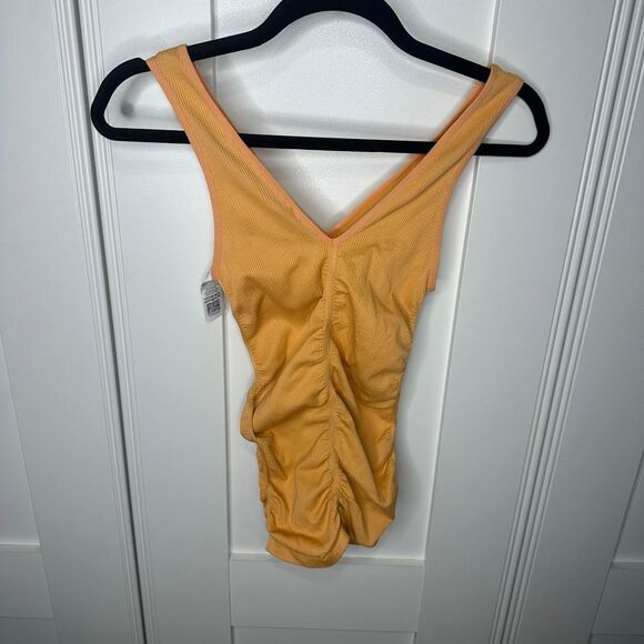 NWT Topshop tank yellow fitted size 0-2 (v1) - Picture 4 of 4